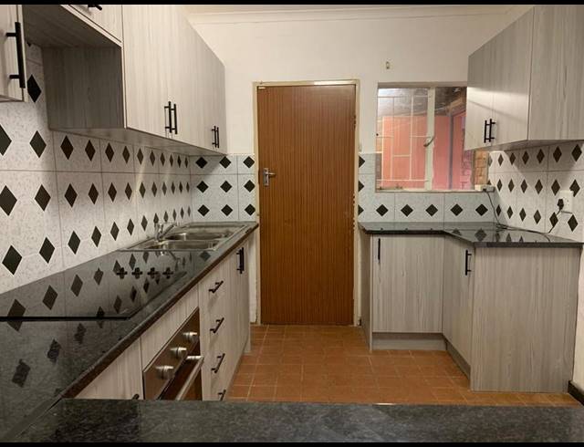 2 BEDROOM TOWNHOUSE FOR SALE IN DORANDIA